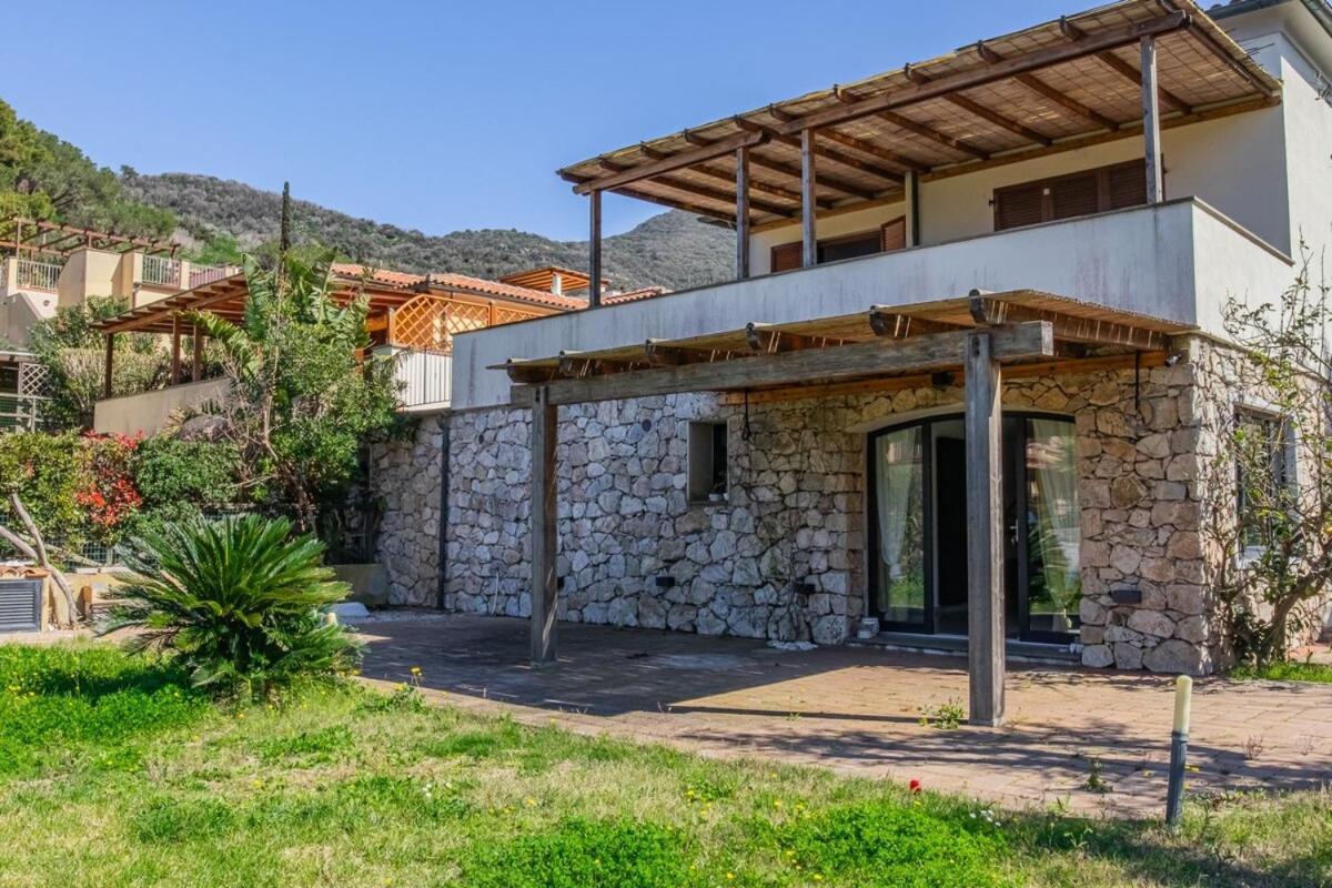 Villa Acquasalata Nisporto Eksteriør billede